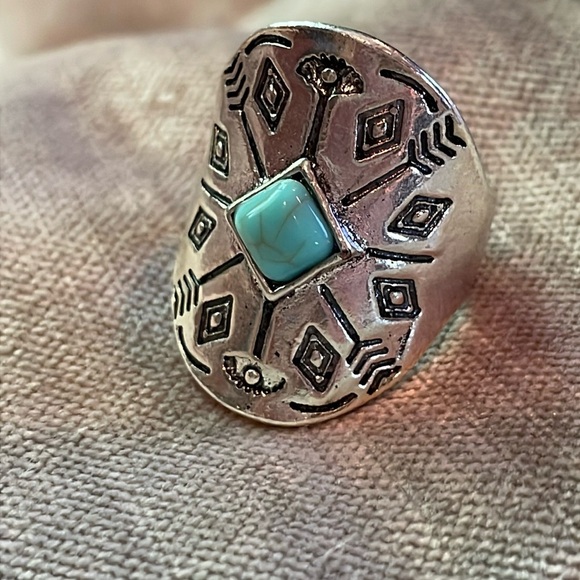 Southwestern Boho Ring Turquoise Faux Gemstone in size 8 or 2 1/2 - Picture 7 of 7